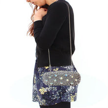 Load image into Gallery viewer, LO2364 - Imitation Rhodium White Metal Clutch with Top Grade Crystal
